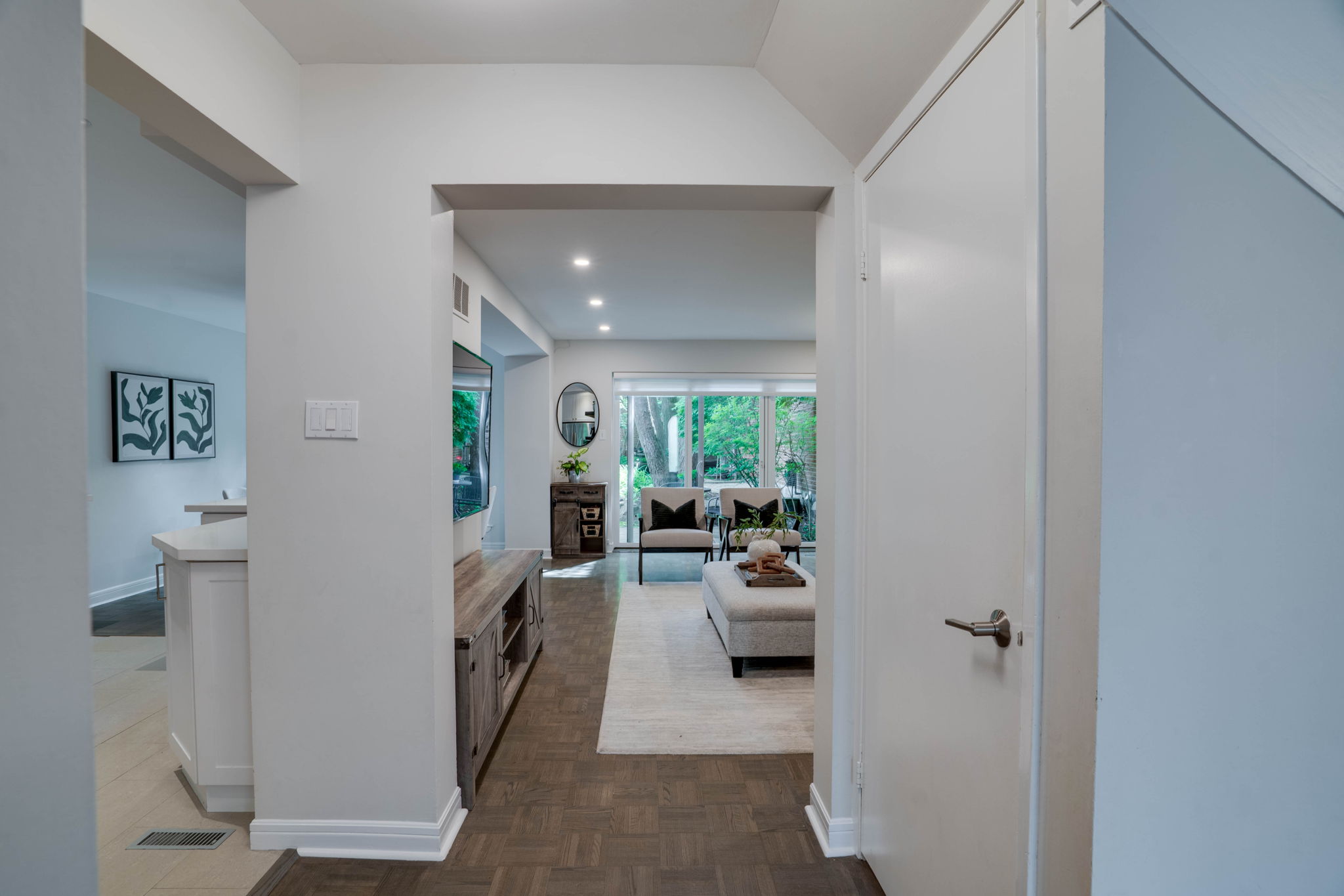 11 Scenic Millway Toronto, ON M2L 1S4
