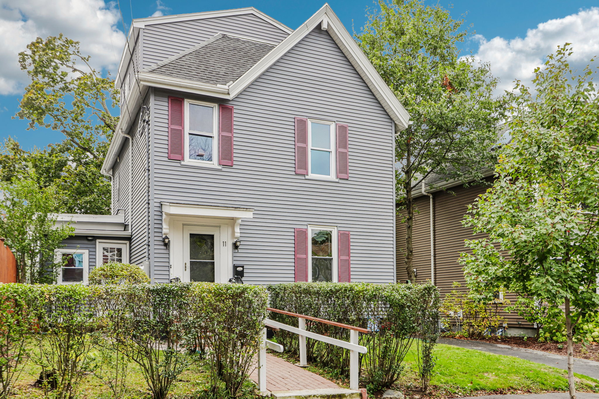 Sharon St-S3009-002r