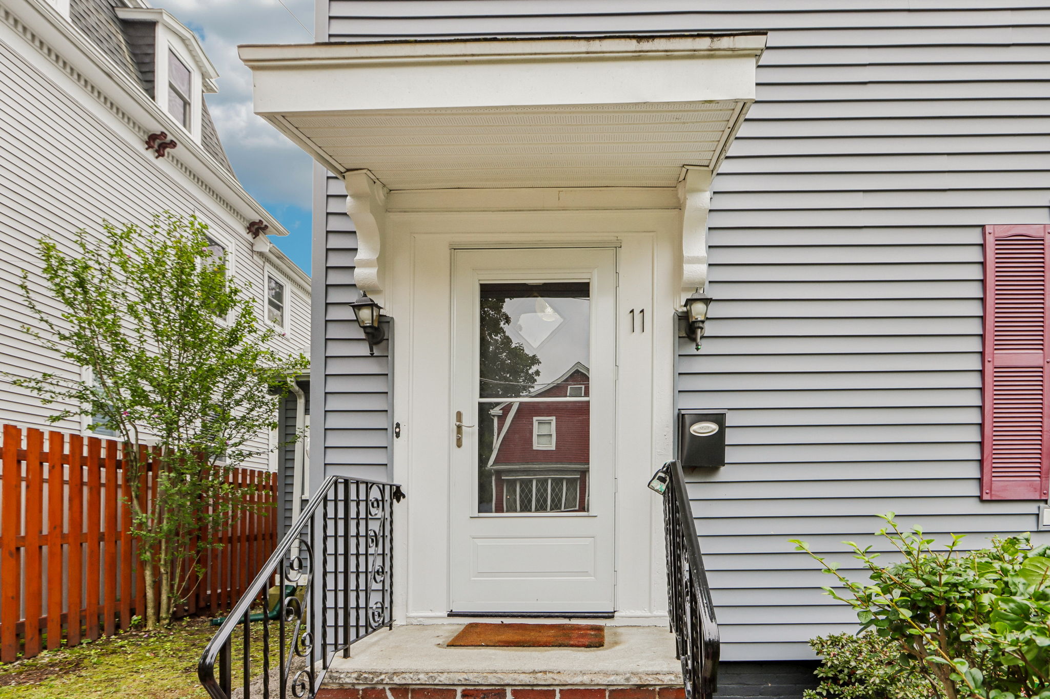 Sharon St-S3009-003r