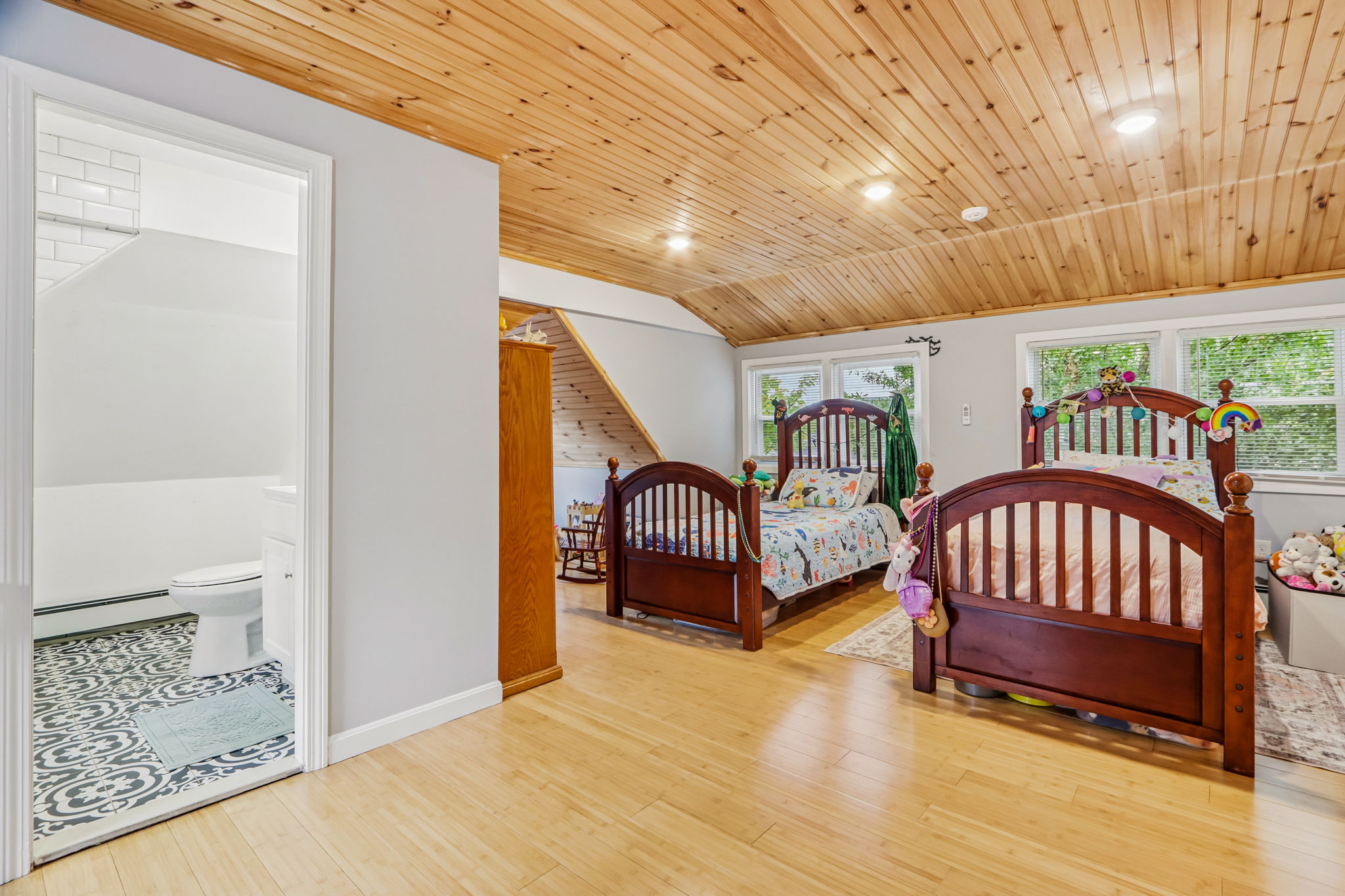 Sharon St-S3009-024r