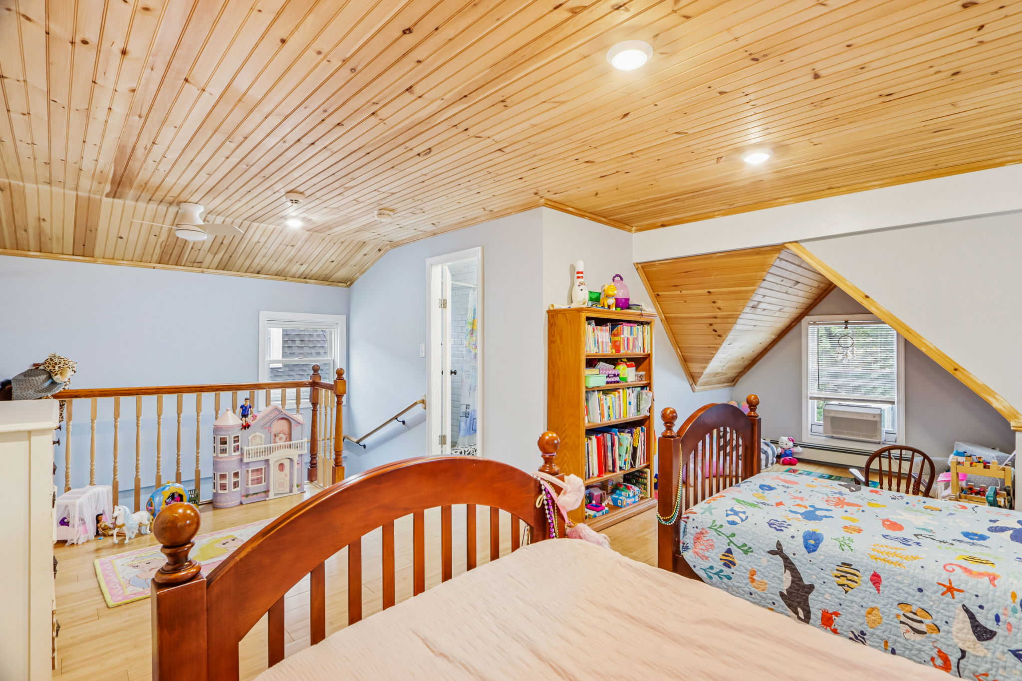 Sharon St-S3009-027r