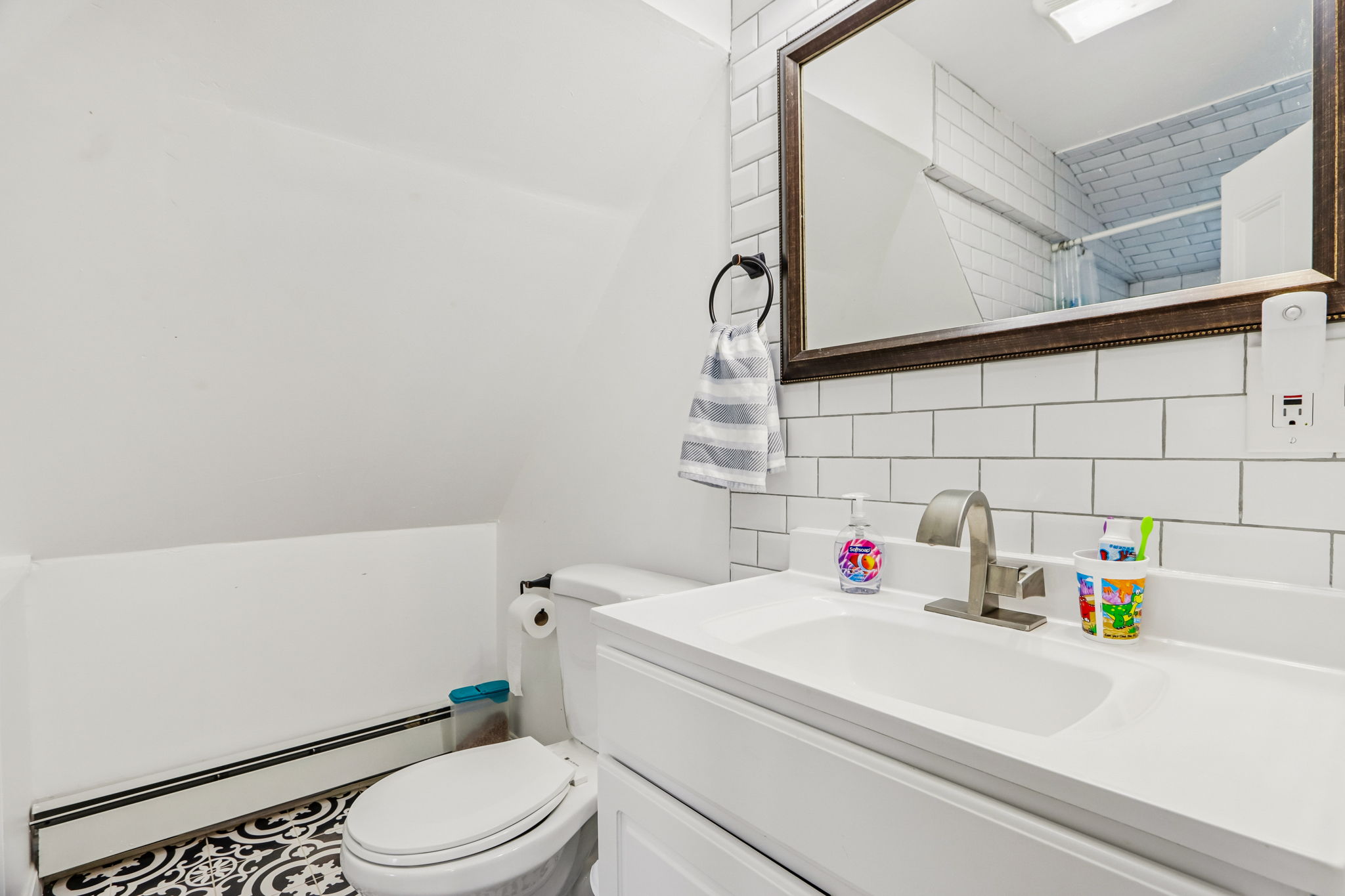 Sharon St-S3009-029r
