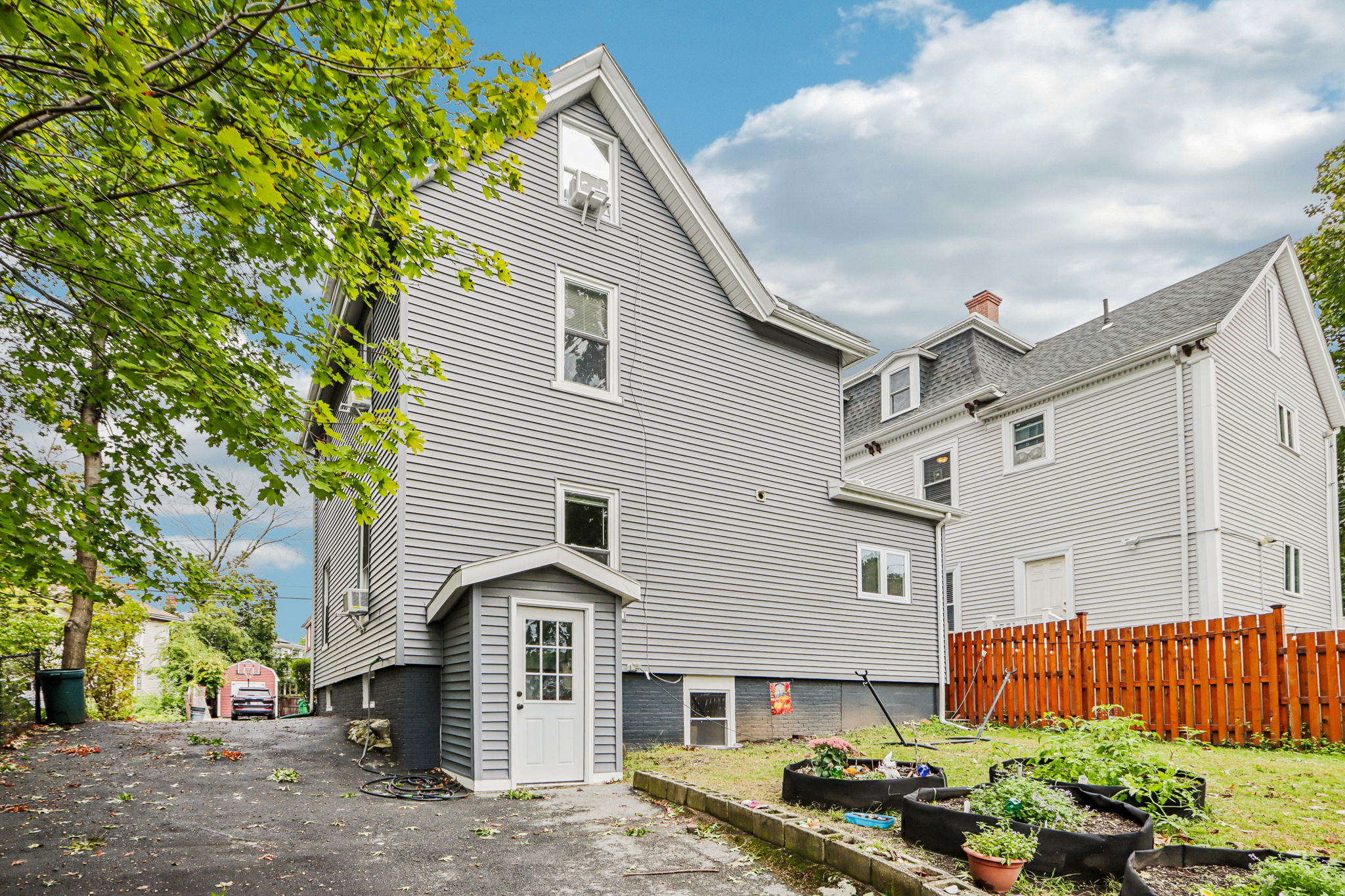 Sharon St-S3009-033r