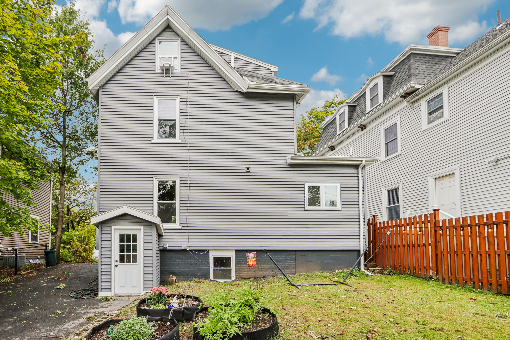 Sharon St-S3009-034r