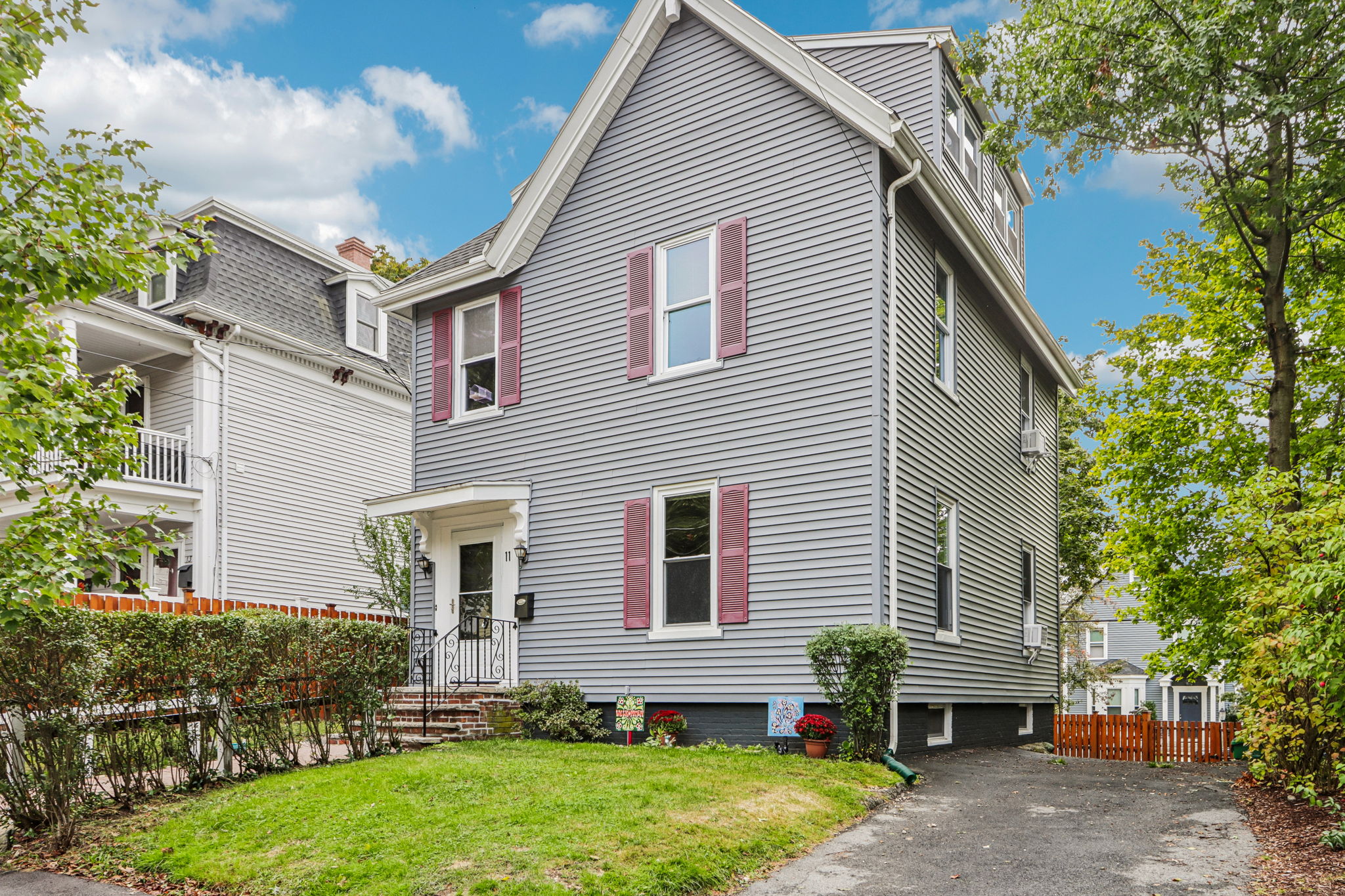 Sharon St-S3009-036r