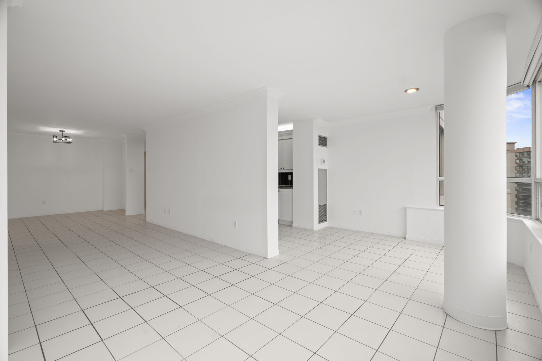 11 Townsgate Dr Unit 1204 Vaughan, ON L4J 8G4