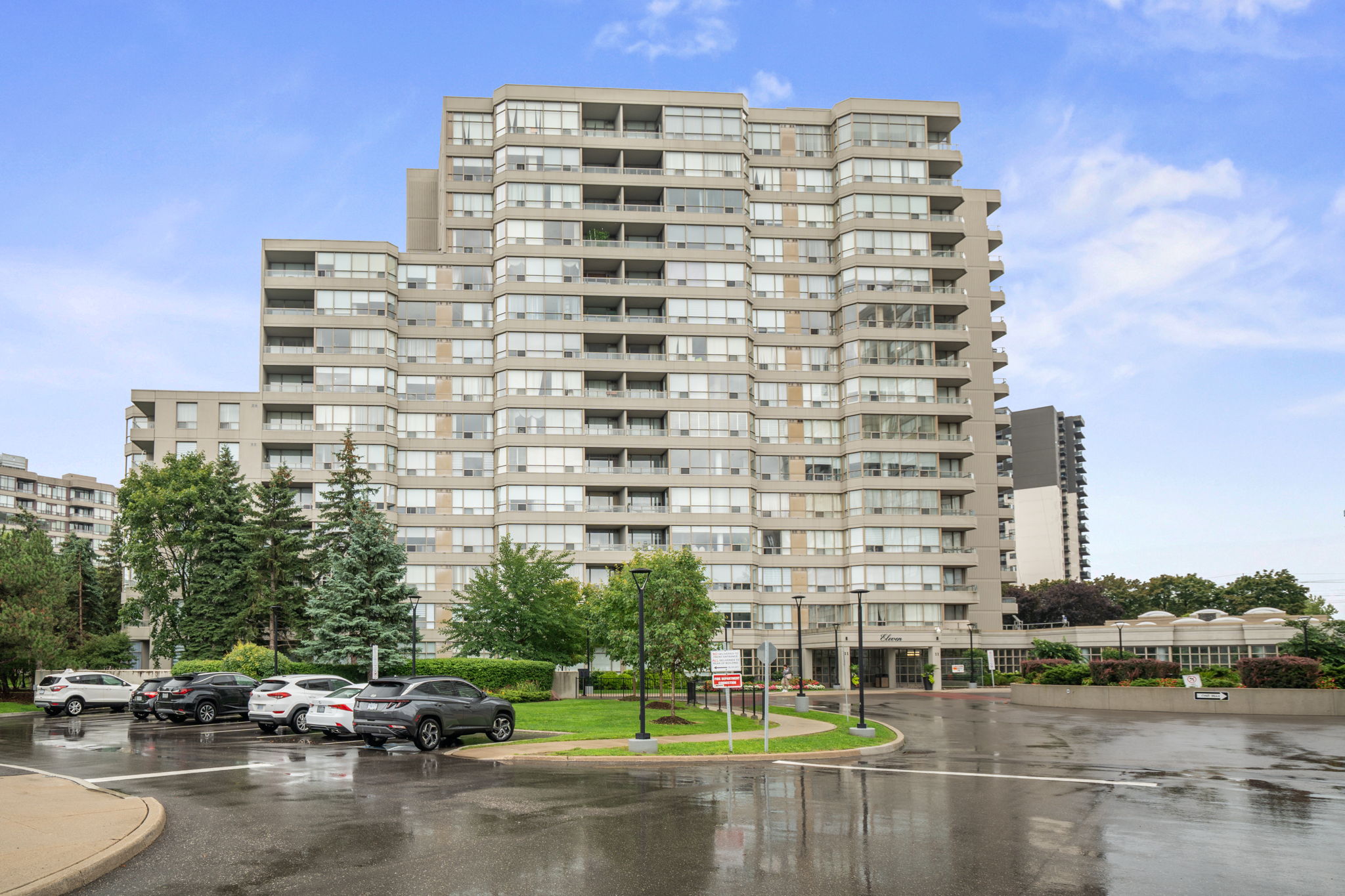 11 Townsgate Dr Unit 1204 Vaughan, ON L4J 8G4