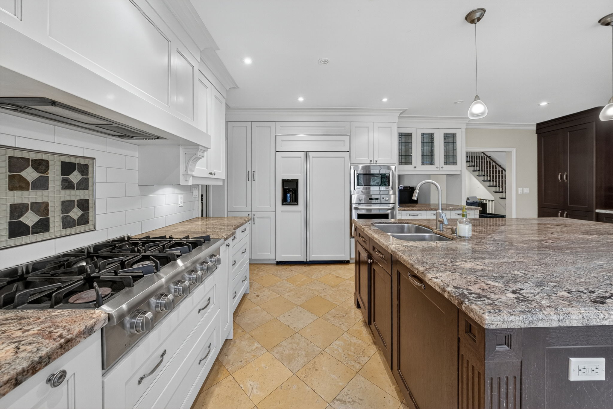11 Tudor Gate Toronto, ON M2L 1N3