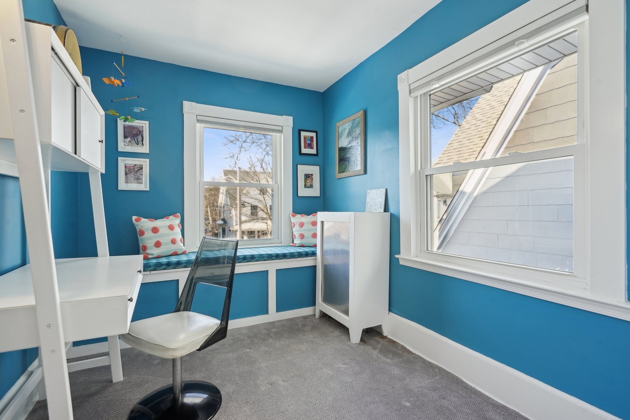 Office/Bedroom with built in window seat