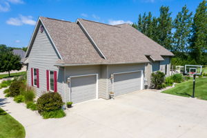  11 Whispering Springs Ct, Fond du Lac, WI 54937, US Photo 1