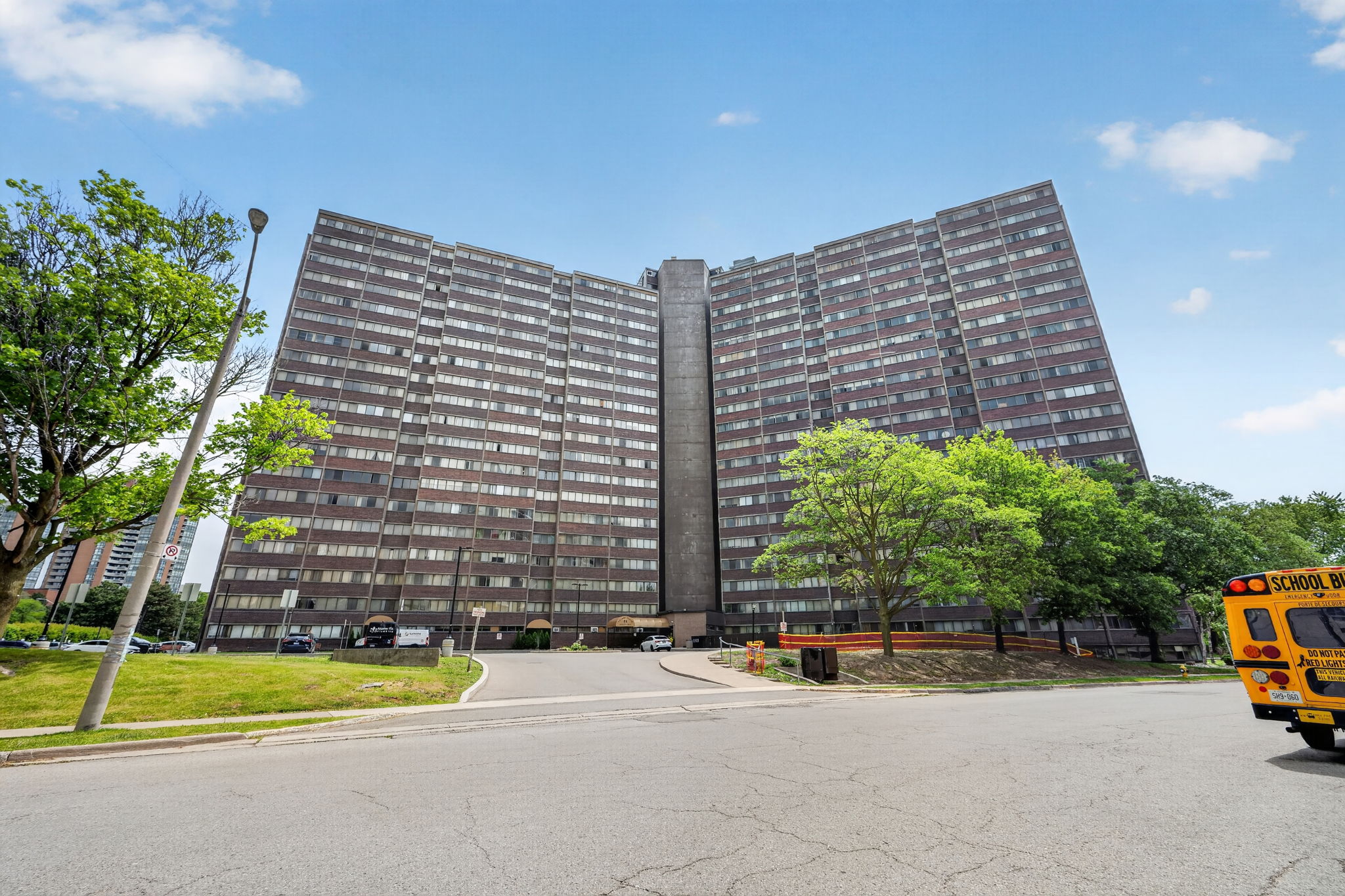 11 Wincott Dr 1211 Toronto, ON M9R 2R9
