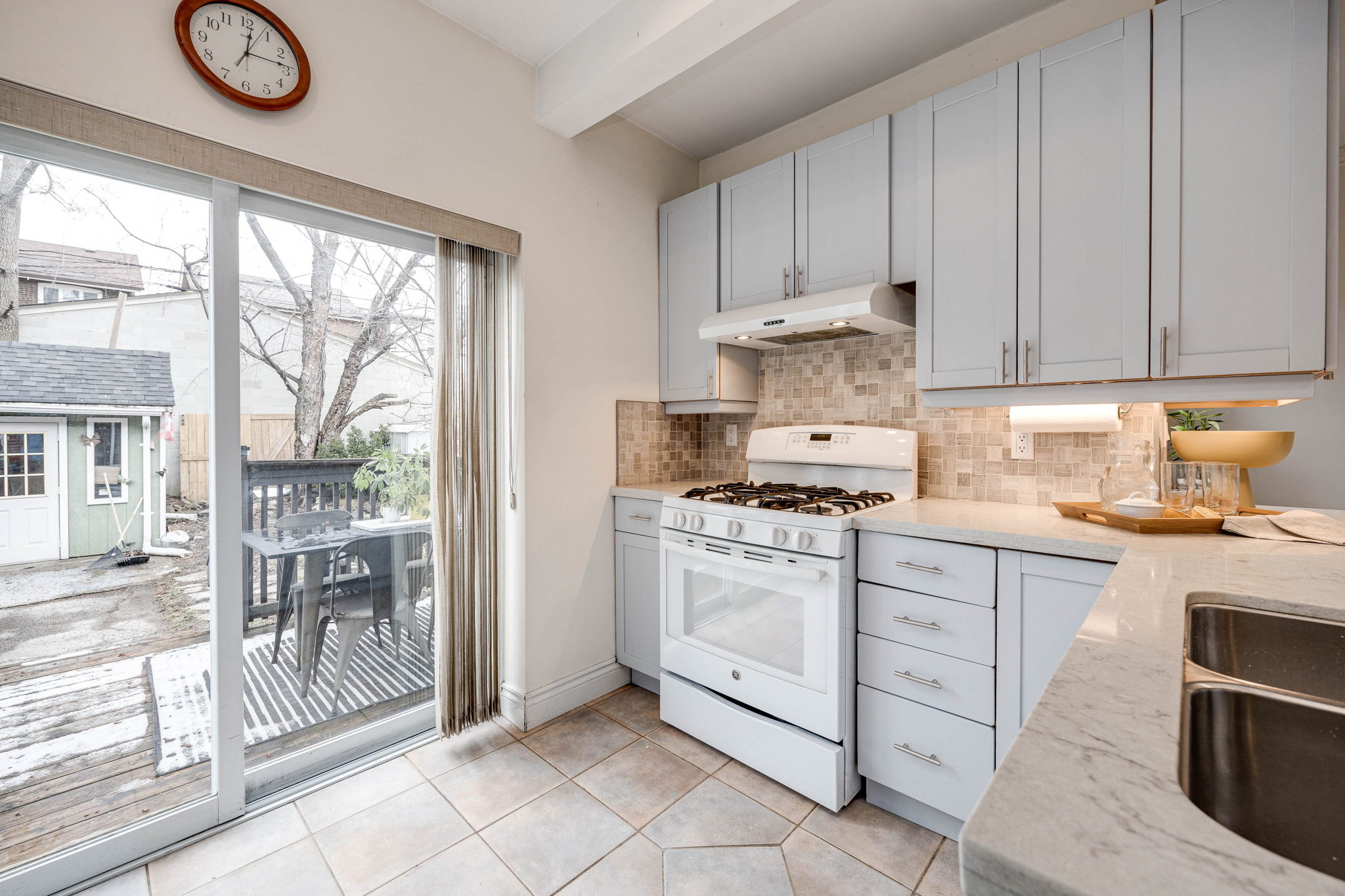 Toronto property showcase — delivered property photograph 19
