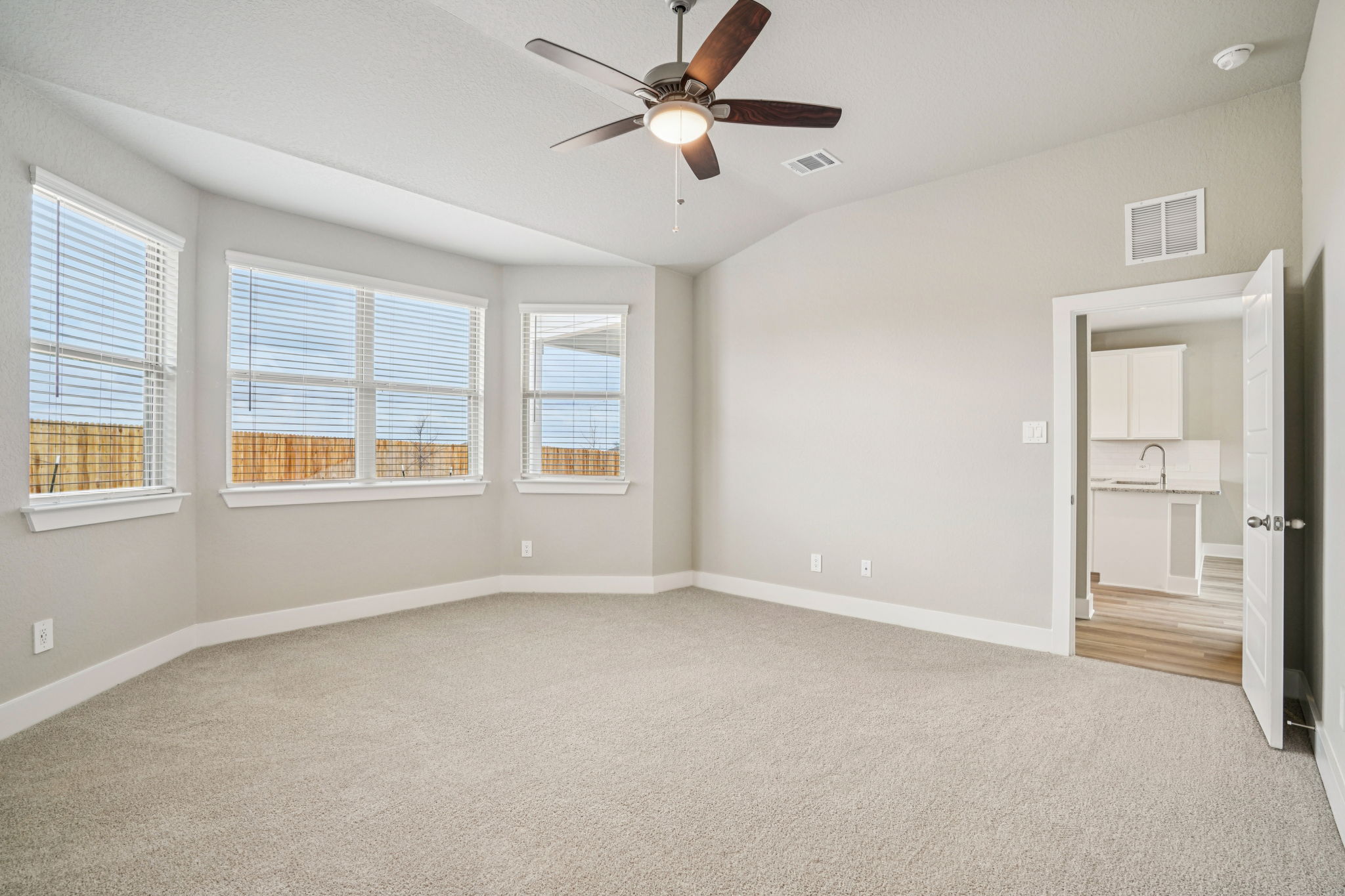 San Antonio - Legendary Trails - 110 Barton Point Schertz TX 78108 - 015