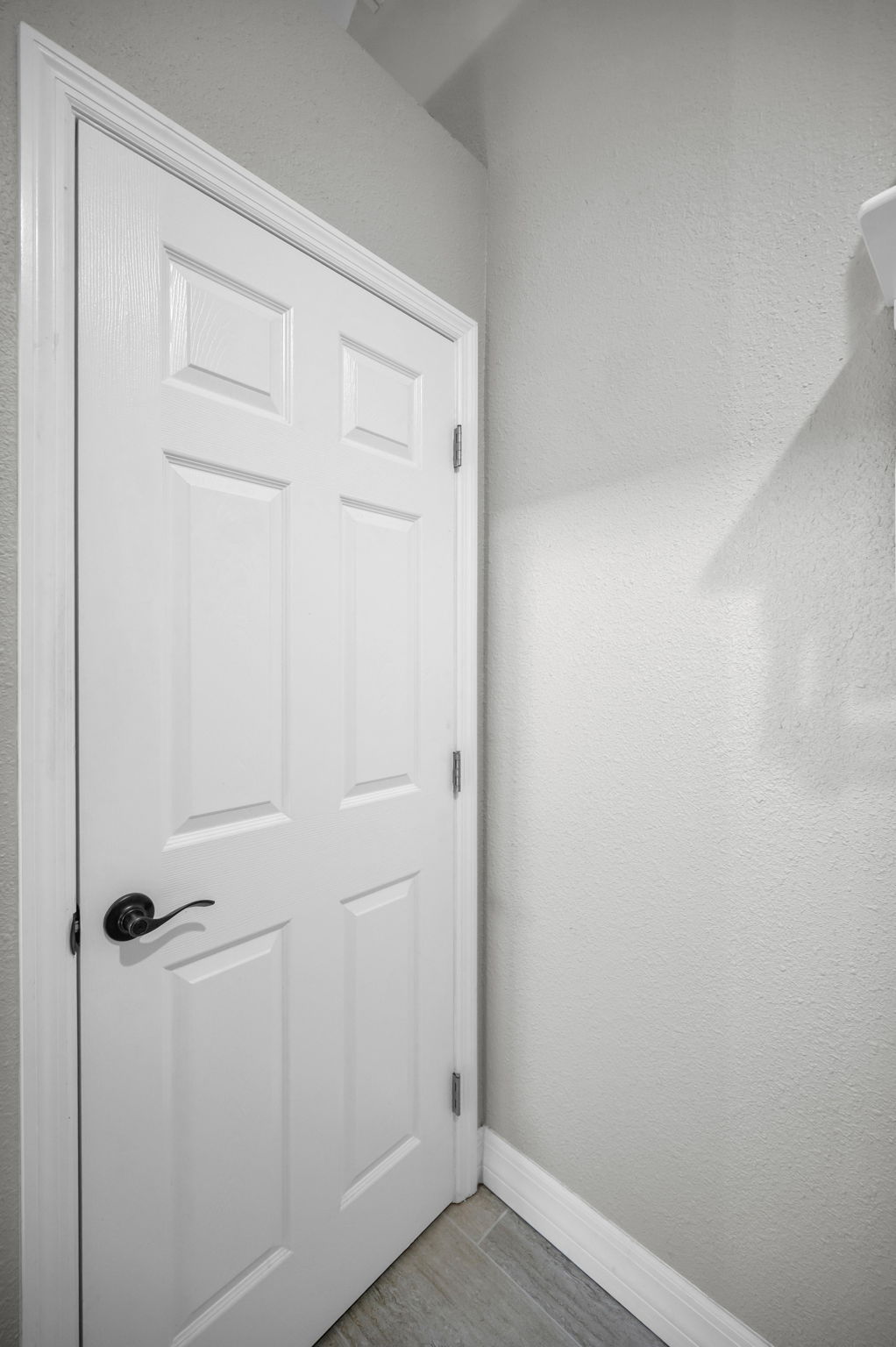 Upper Level Laundry1a