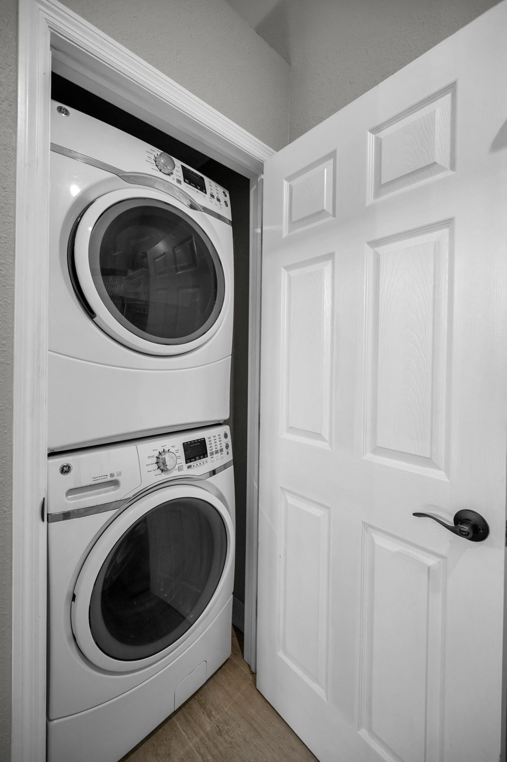 Upper Level Laundry1b