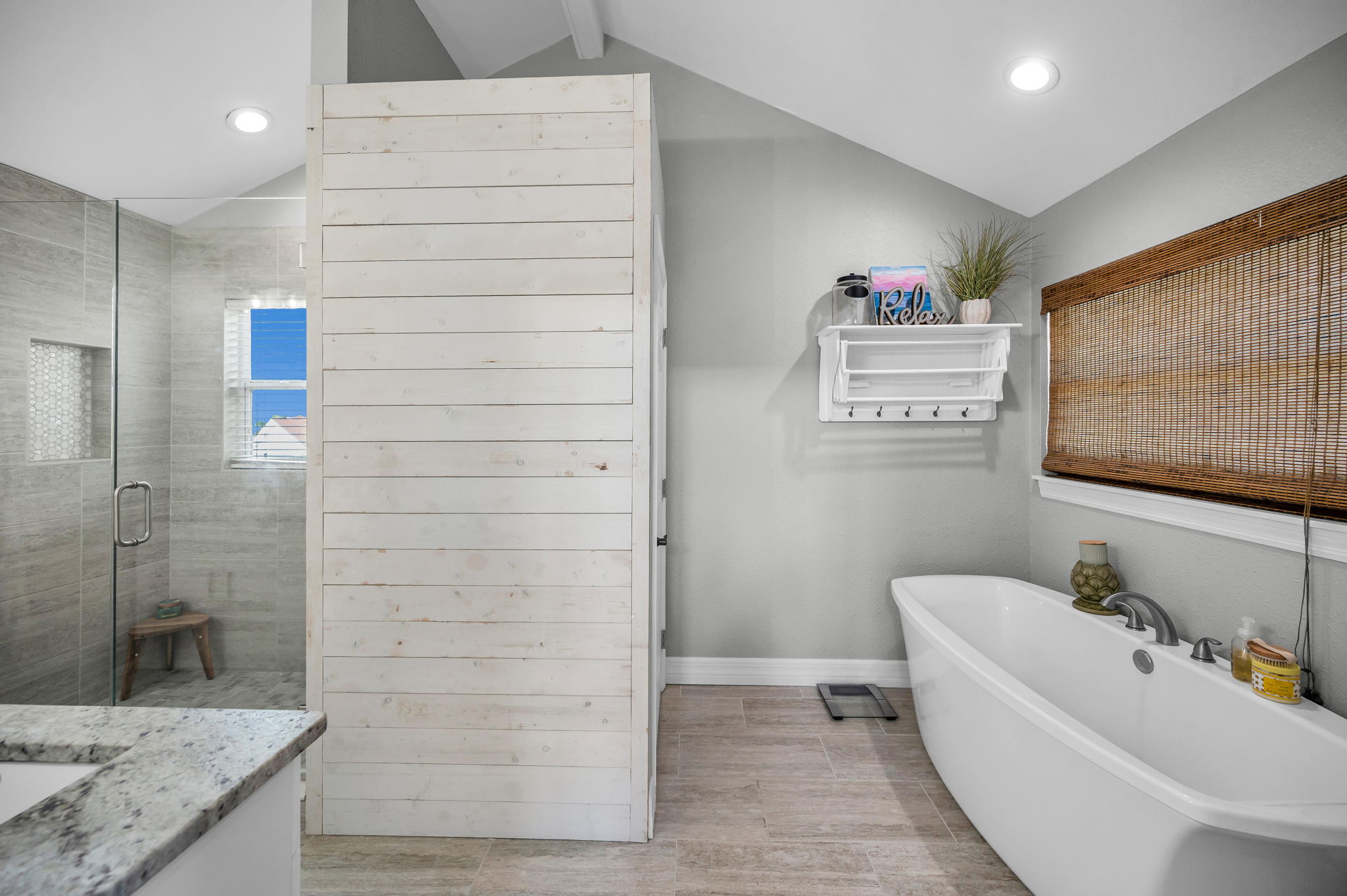 Upper Level Primary Bathroom1a