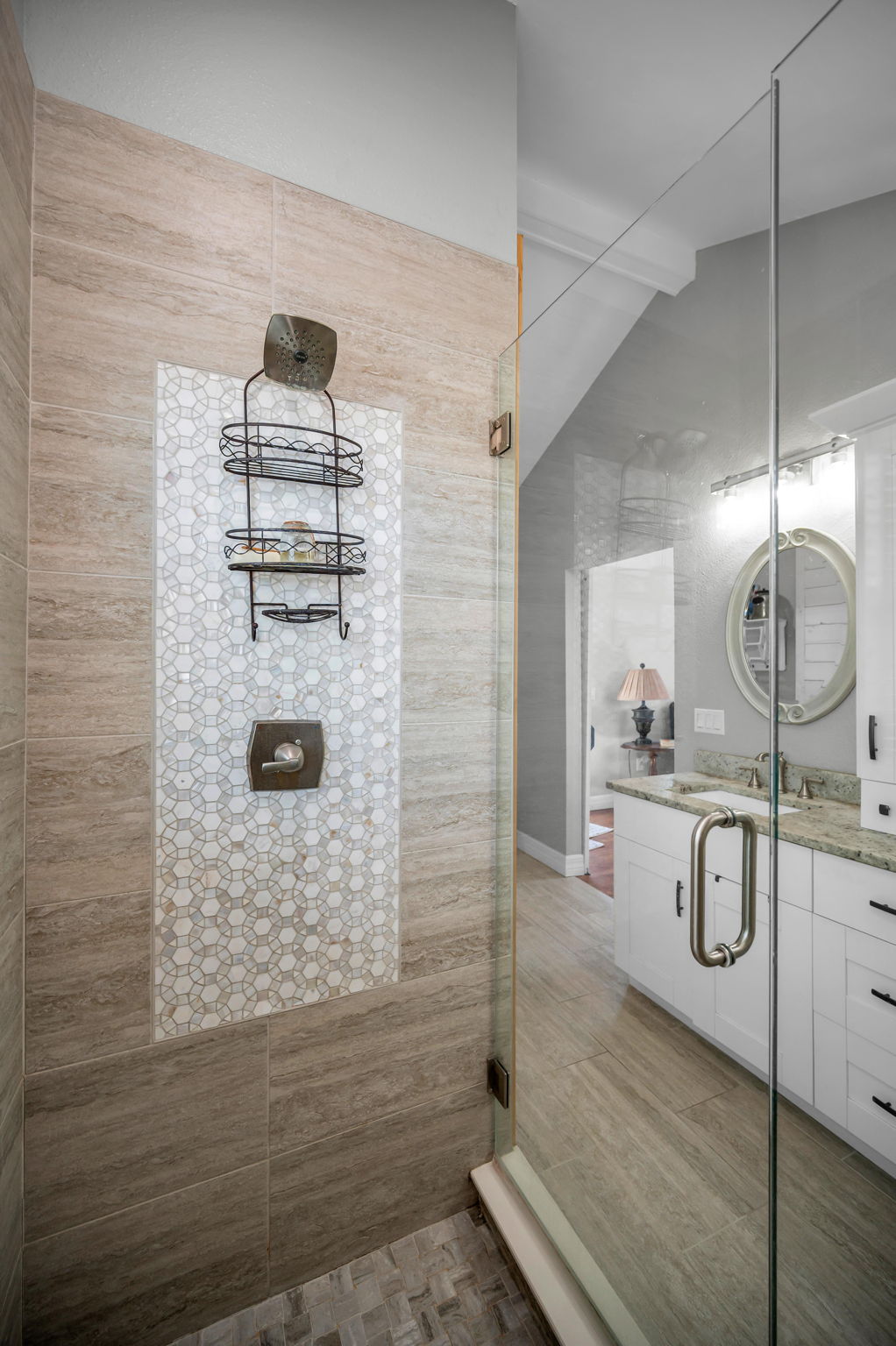 Upper Level Primary Bathroom1b