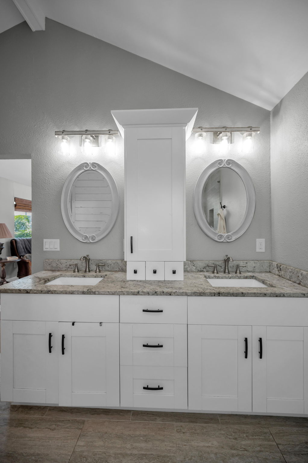 Upper Level Primary Bathroom1d