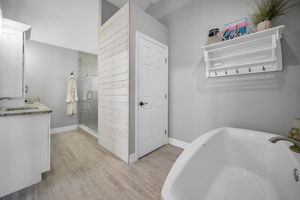 Upper Level Primary Bathroom1g