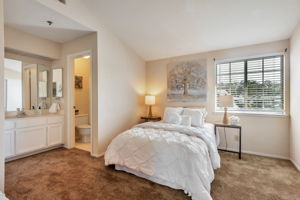 secon bedroom/bath