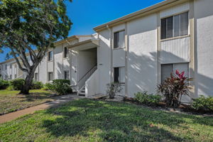 Front Exterior4