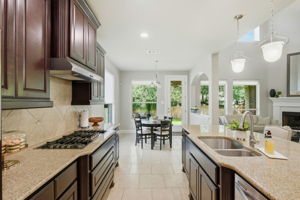Kitchen/Breakfast Area