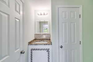2nd Level Bedroom #3/Bonus Room Full Bathroom (Above Sun Room)