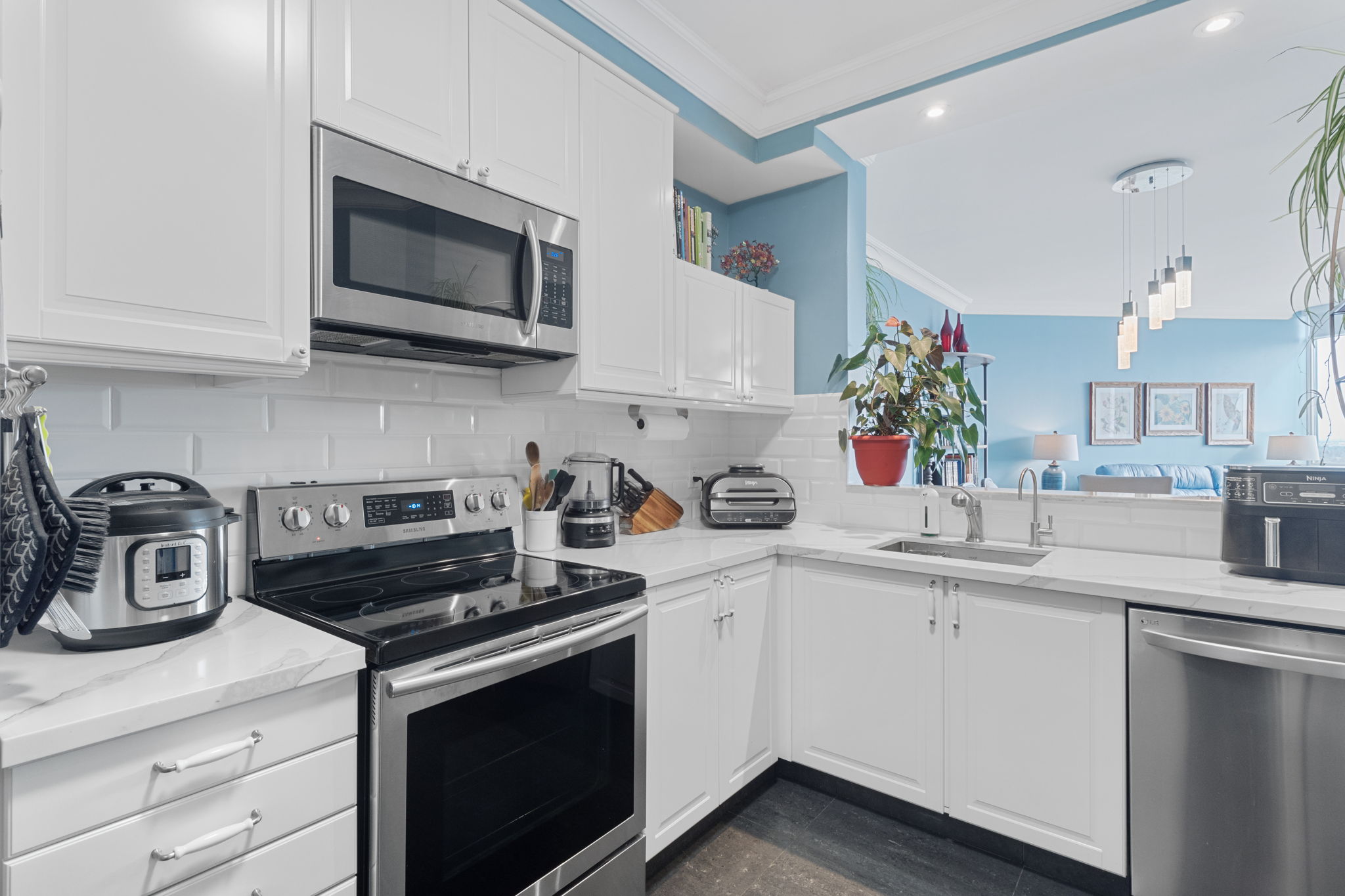 110 Promenade Cir 1614 Vaughan, ON L4J 7W8