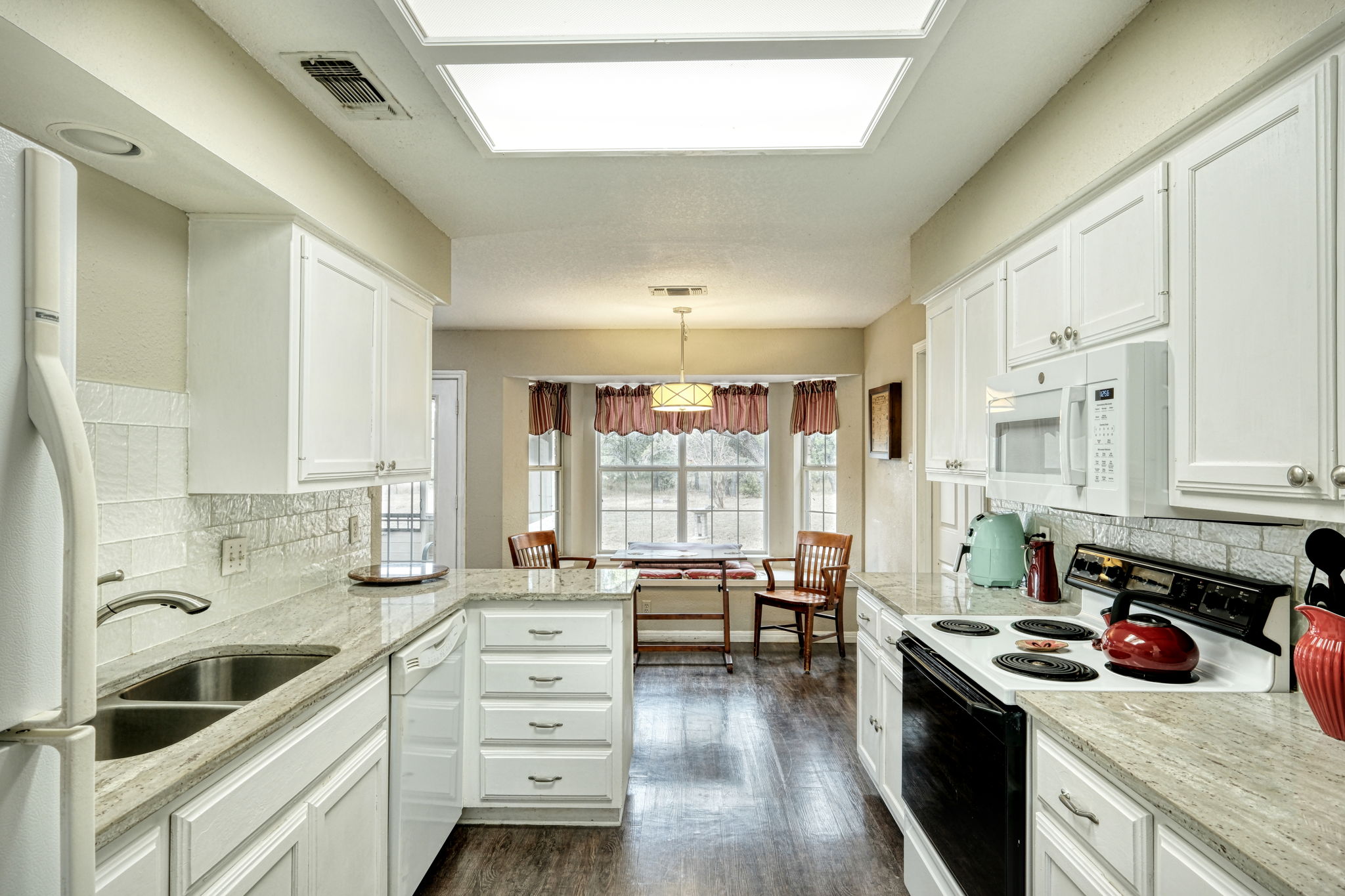 Kitchen/Breakfast Nook