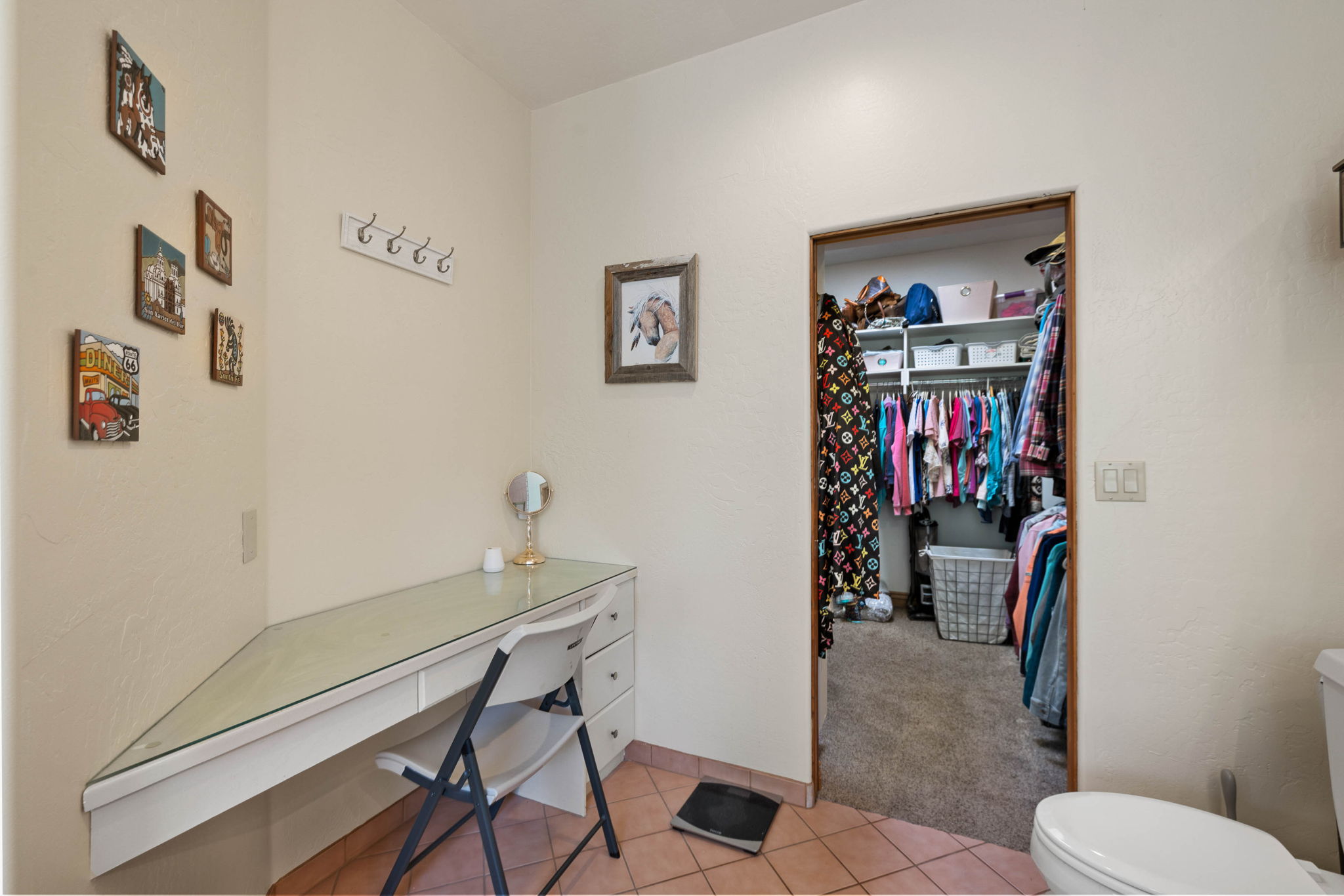 Primary Bath to Closet