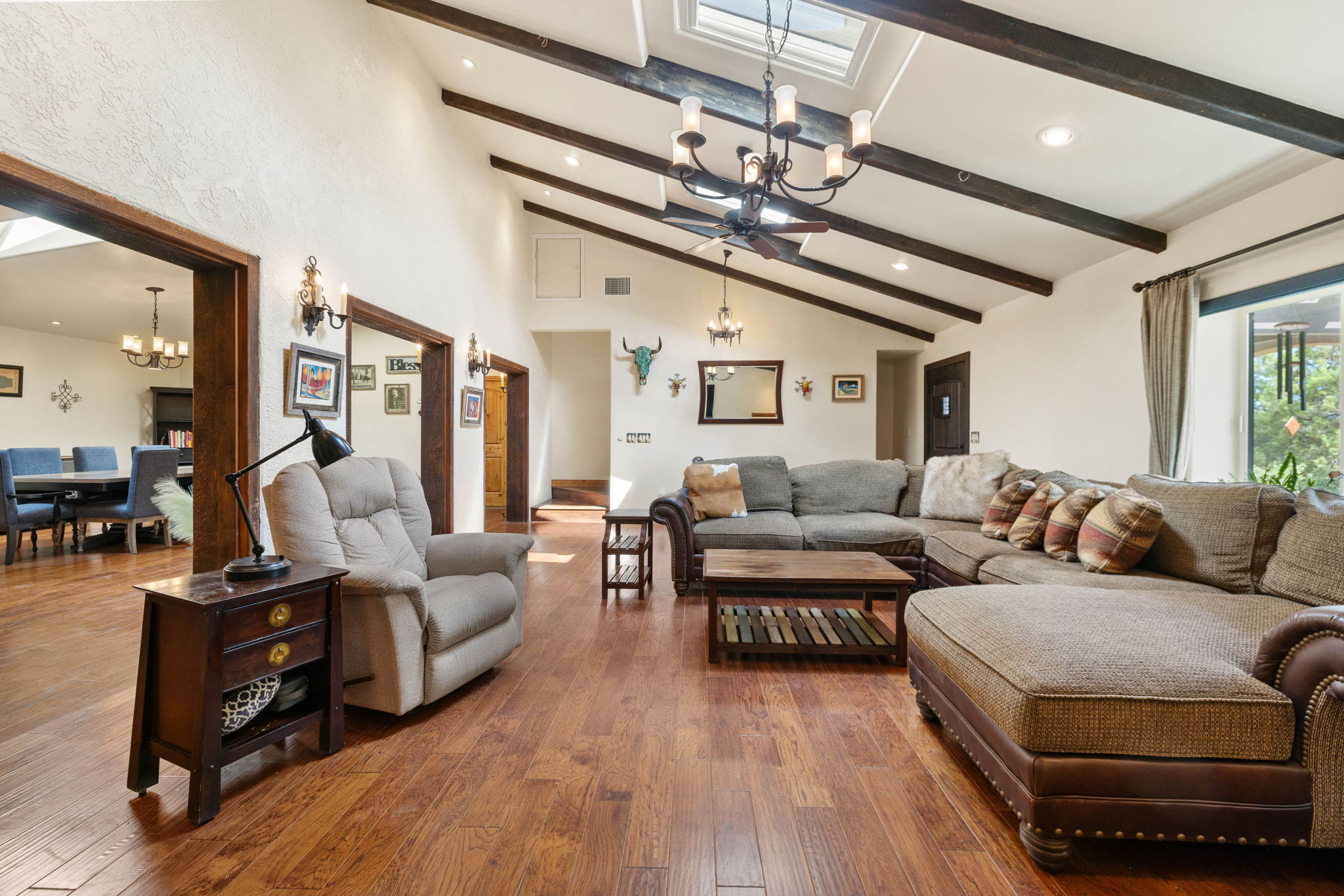 Living Room (2)