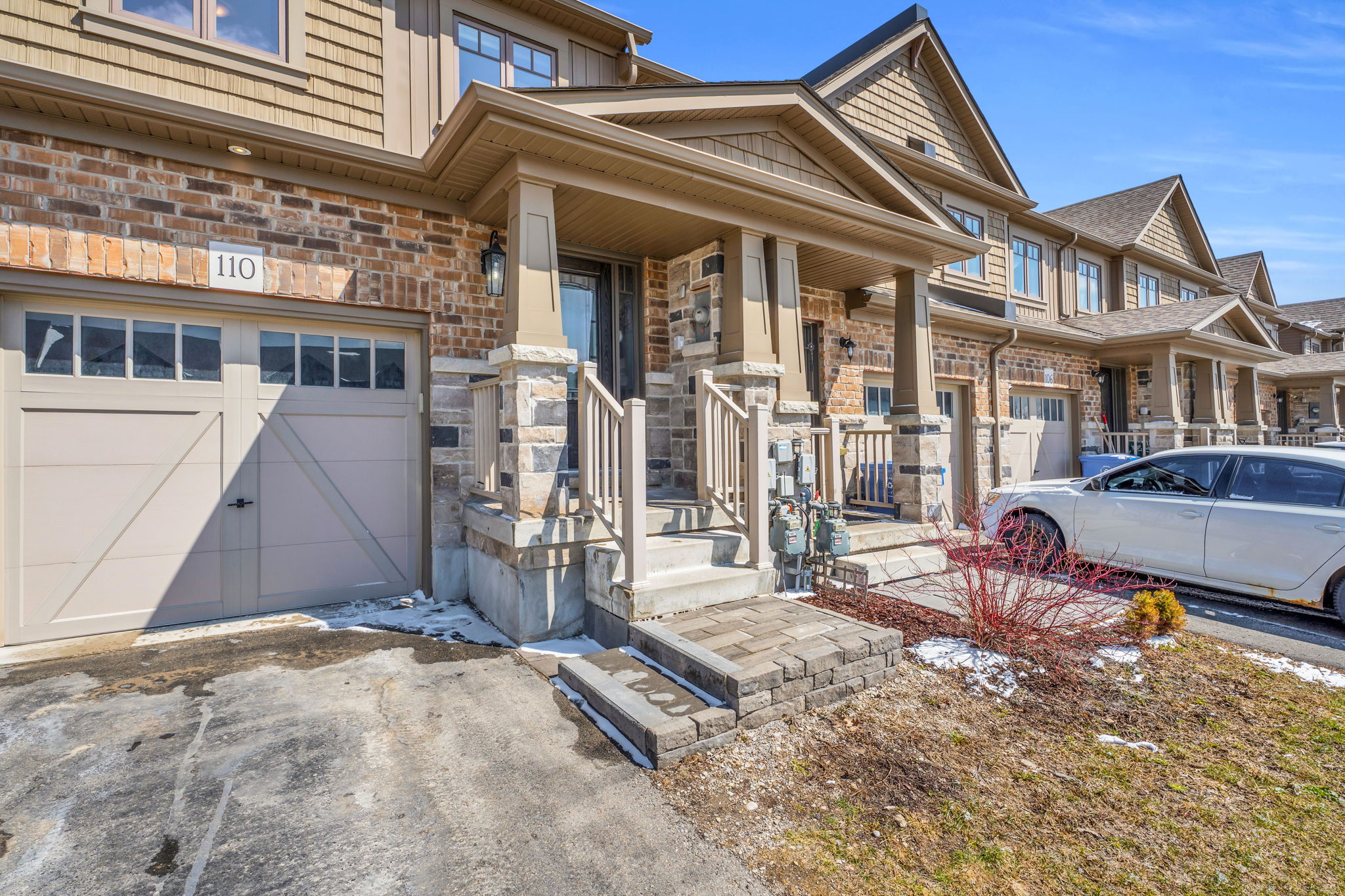 Front Porch/Entrance