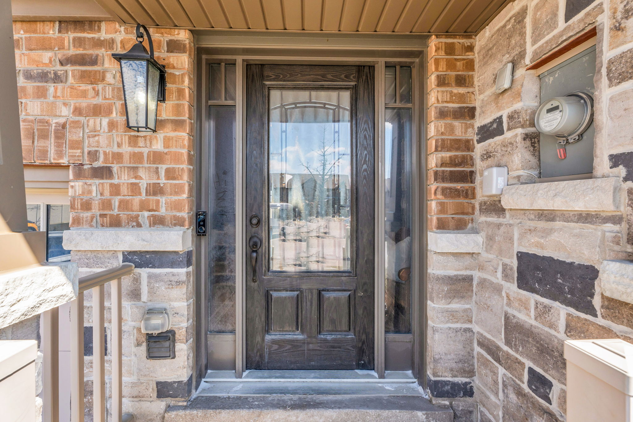 Front Porch/Entrance