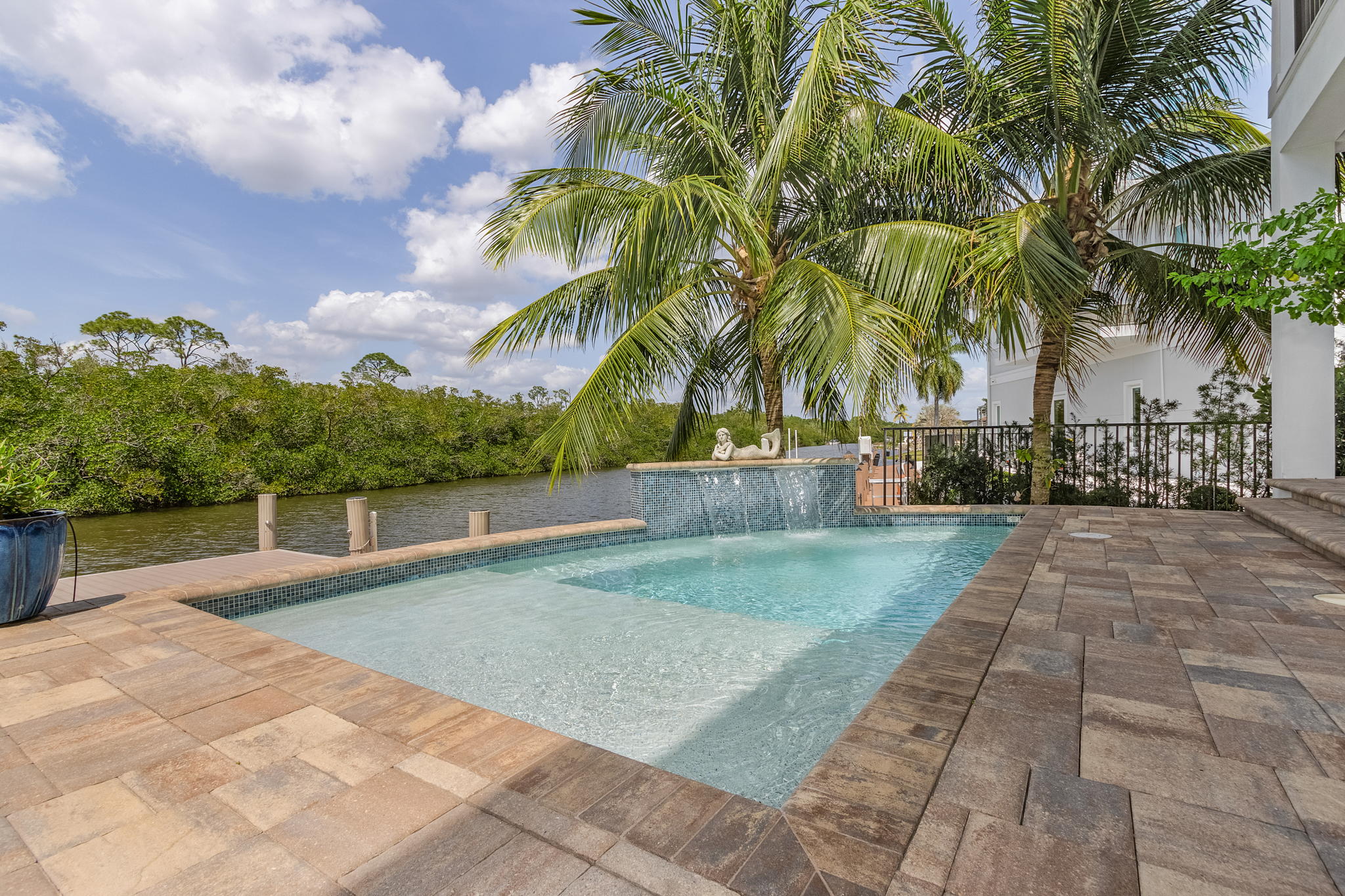 1100 Holiday Ln, Naples, FL 34104, USA Photo 43