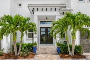 1100 Holiday Ln, Naples, FL 34104, USA Photo 3