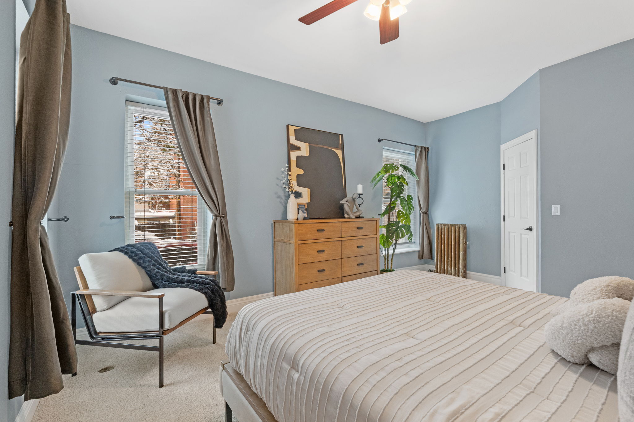 Primary Bedroom w/ceiling fan