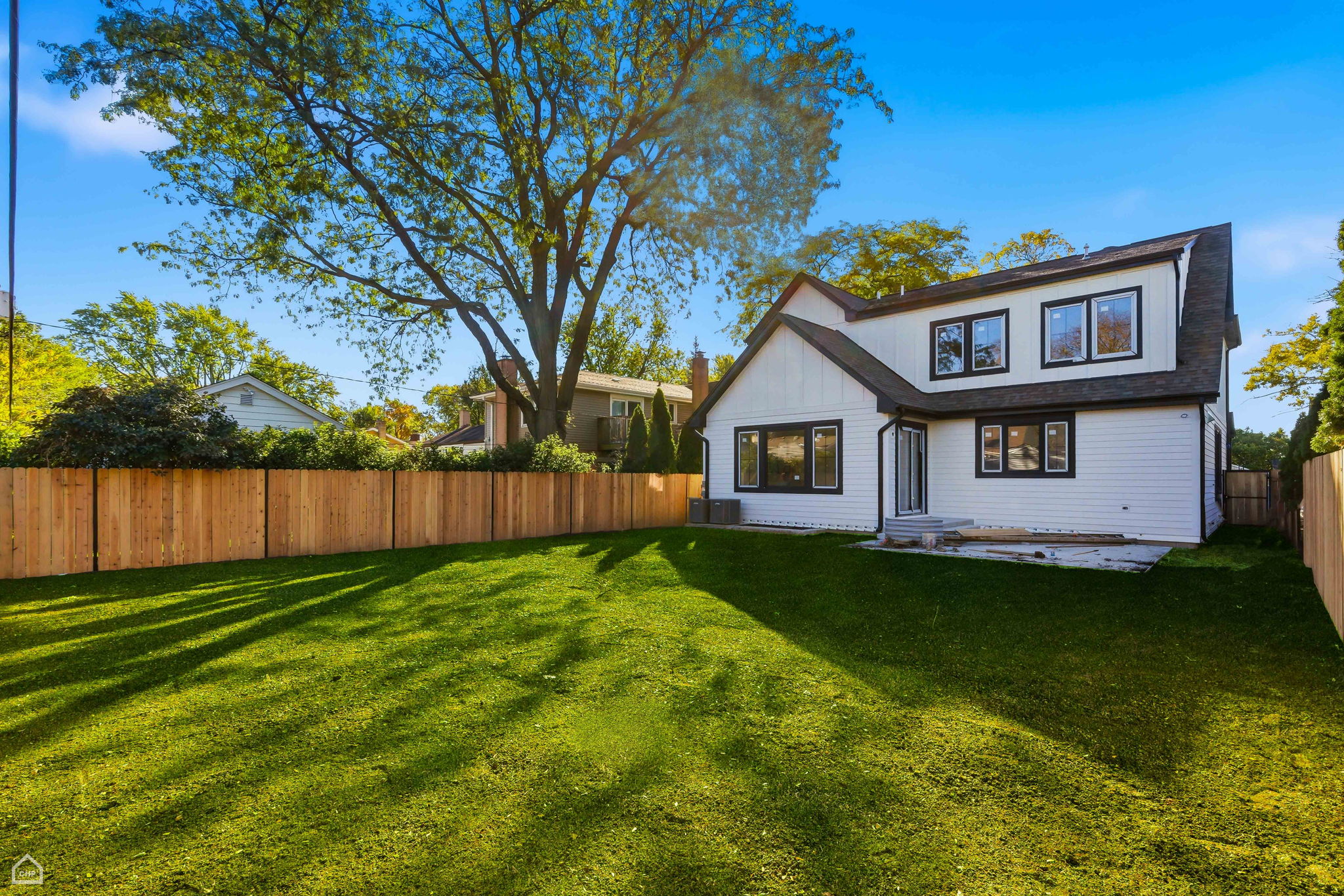 1100 Lois Ave - grass - Matt Liss_CHP2025_002