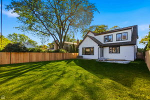 1100 Lois Ave - grass - Matt Liss_CHP2025_002