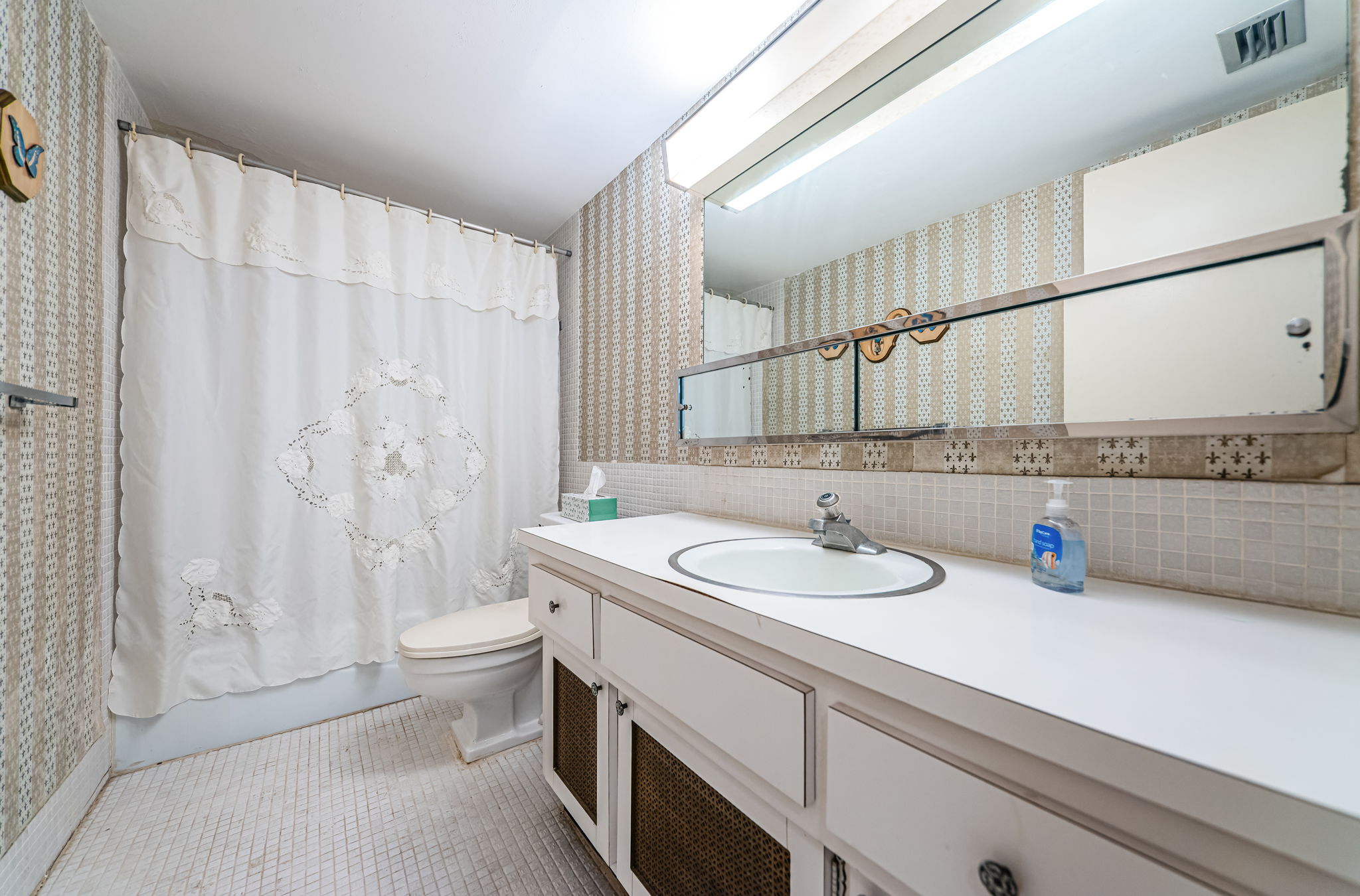 Bathroom 2a-2