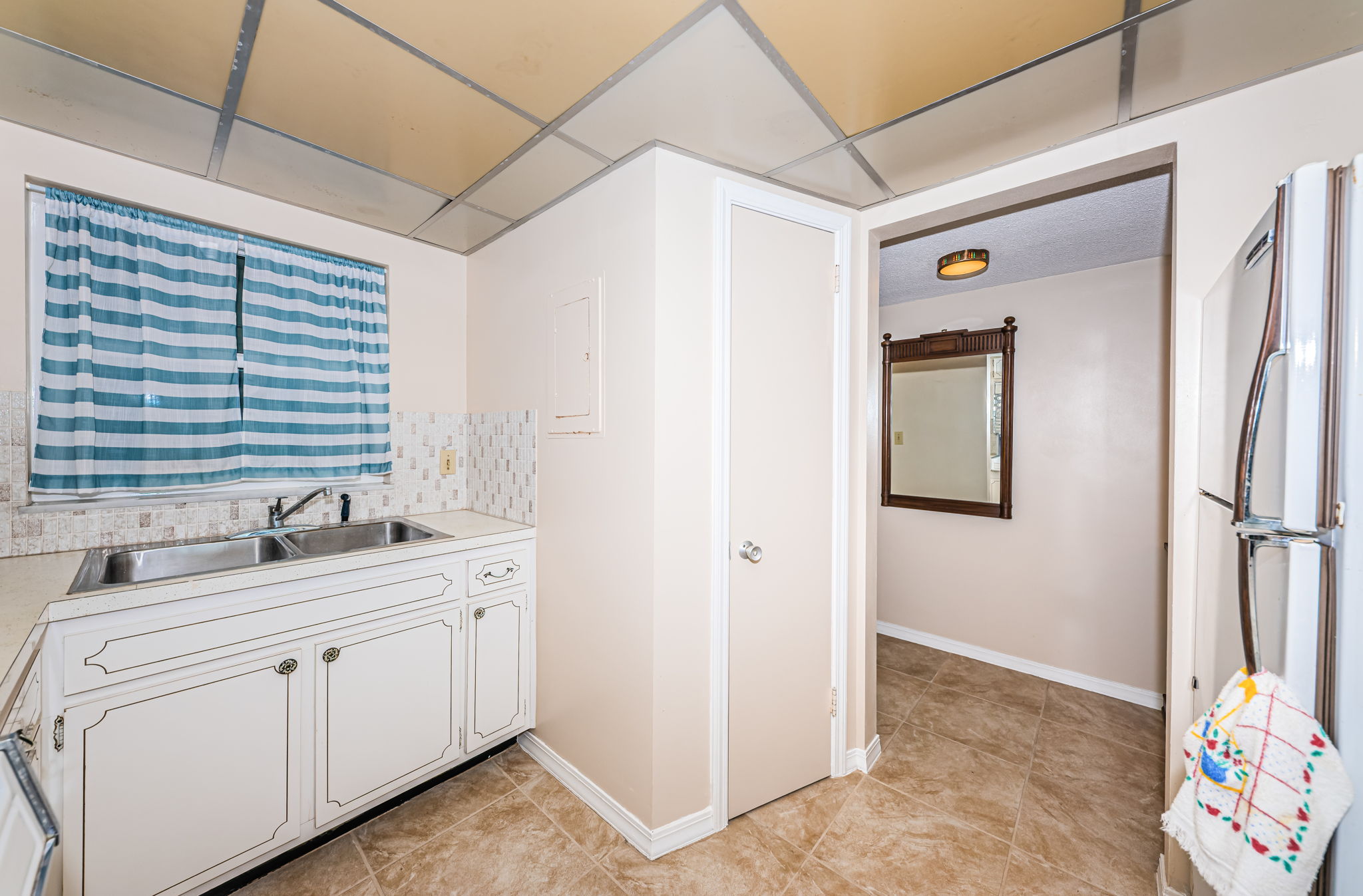 Kitchen 3-2