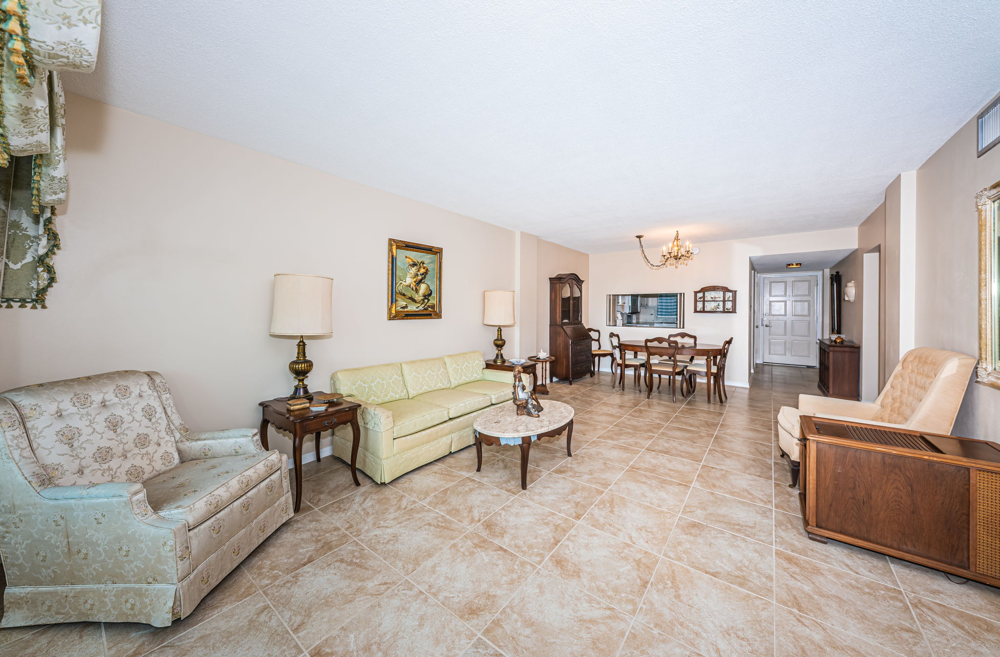 Living Room 3-2