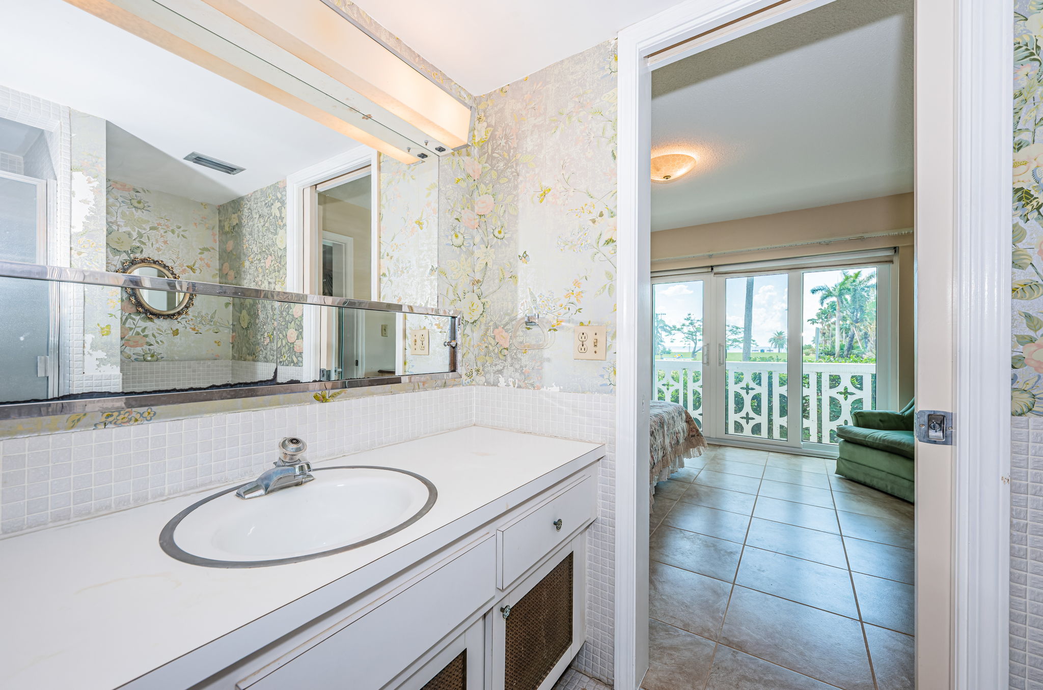 Primary Bathroom 1b-2