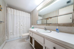 Bathroom 2a-2