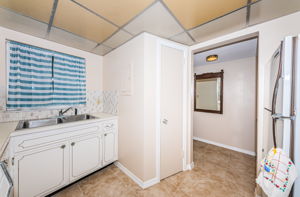 Kitchen 3-2