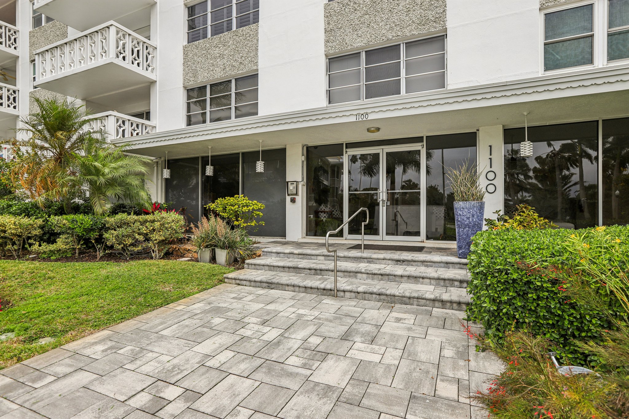 N Shore Dr-S2701-002.jpg