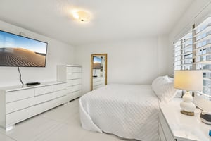 N Shore Dr-S2701-021.jpg