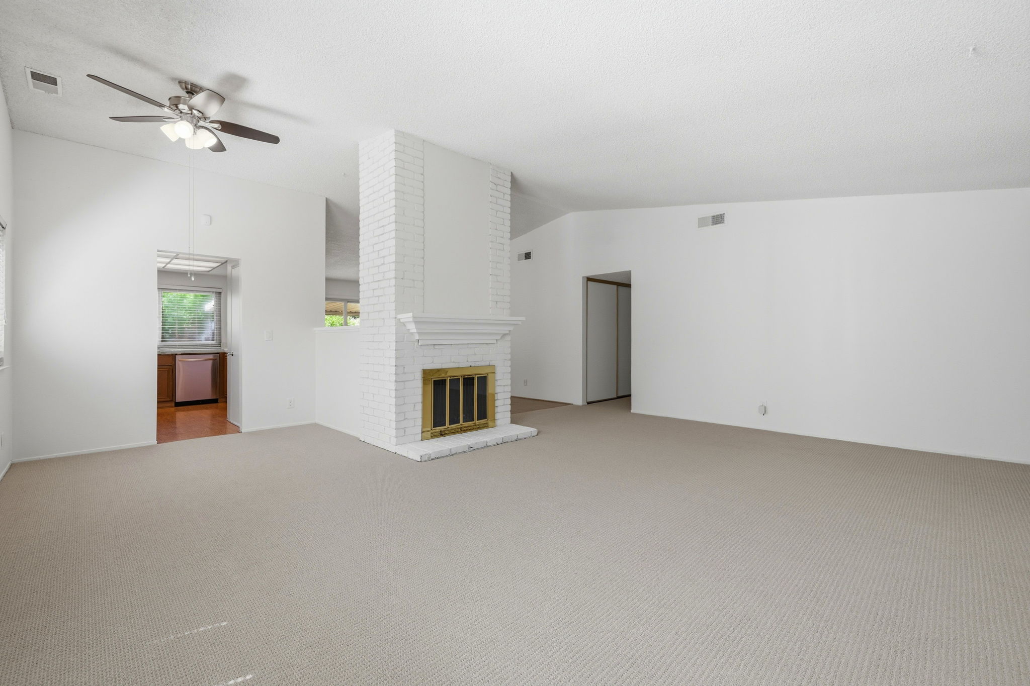 005_F8_1100 Shaddick Dr