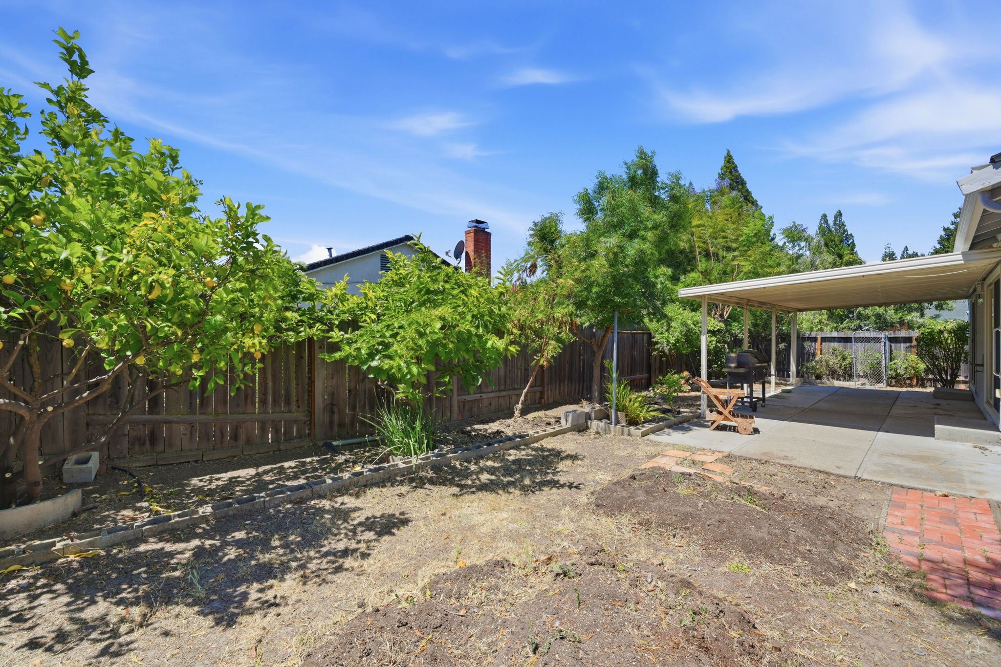 037_F8_1100 Shaddick Dr