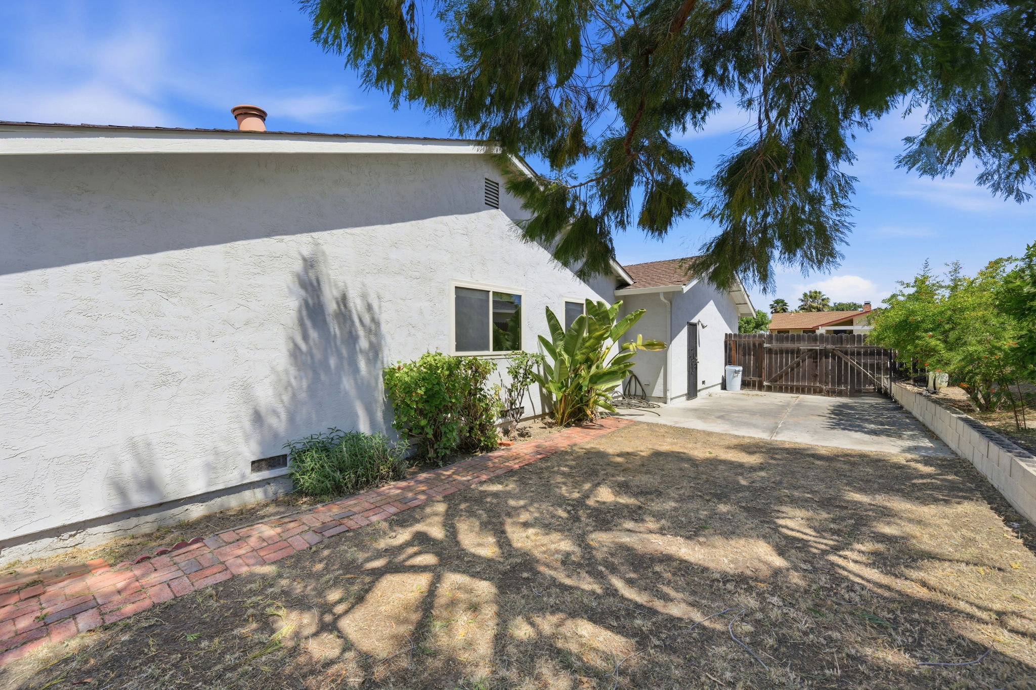 038_F8_1100 Shaddick Dr