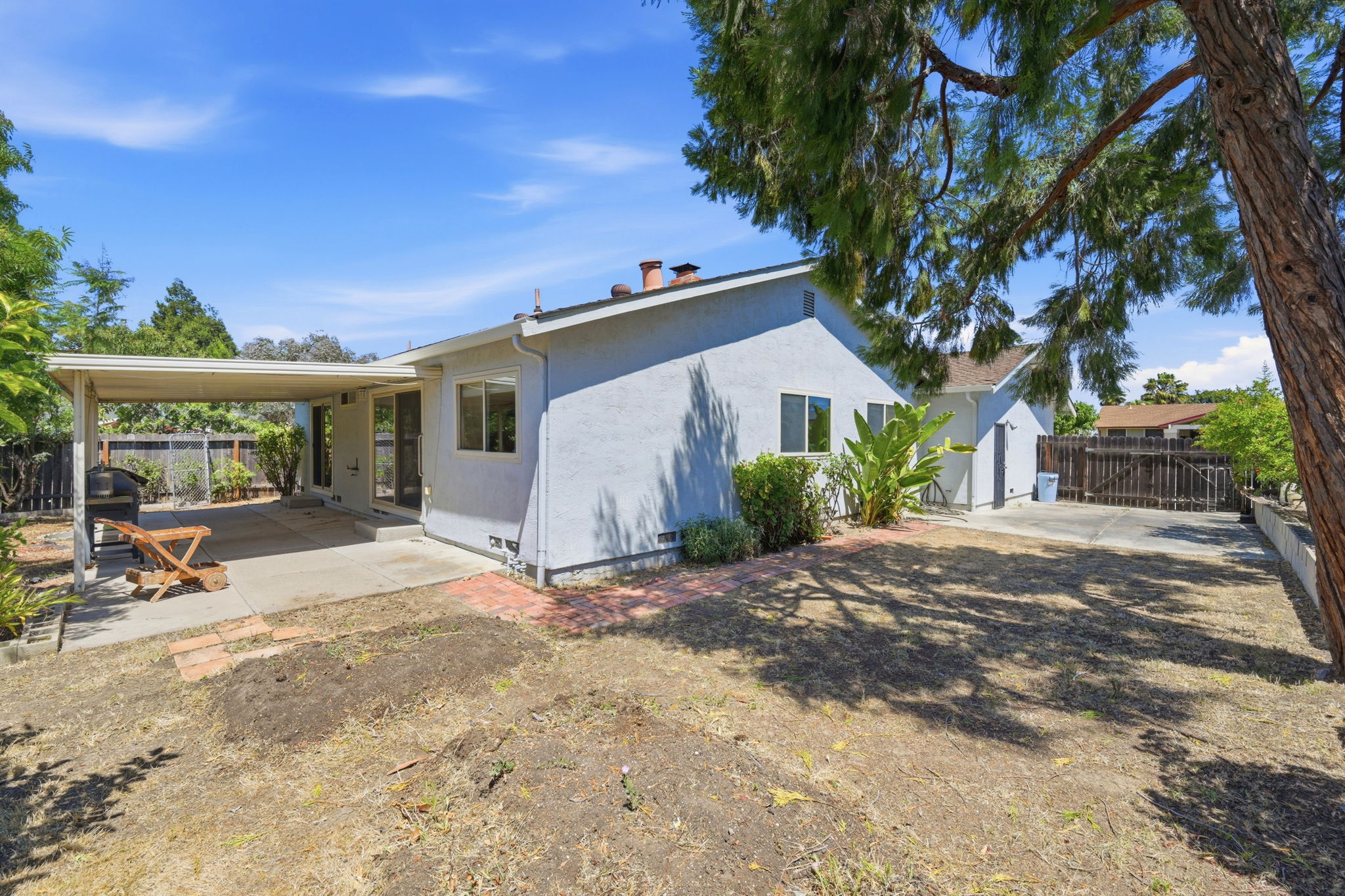 039_F8_1100 Shaddick Dr